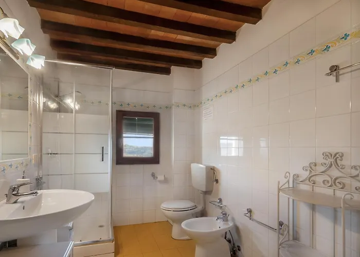 Le Ginestruzze Farm stay Montespertoli