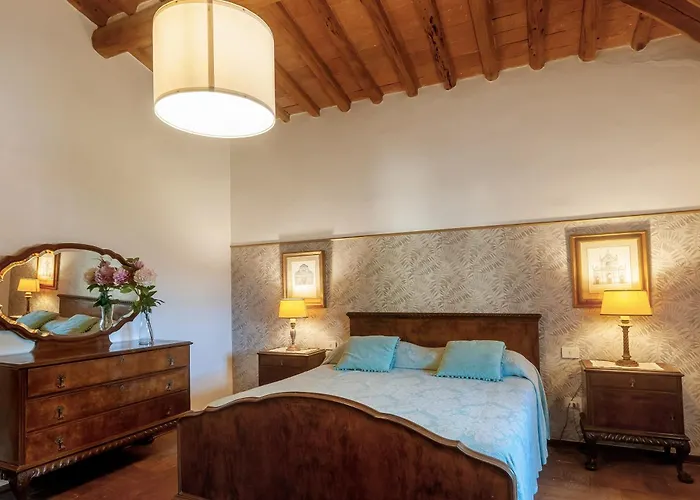 Le Ginestruzze Farm stay Montespertoli